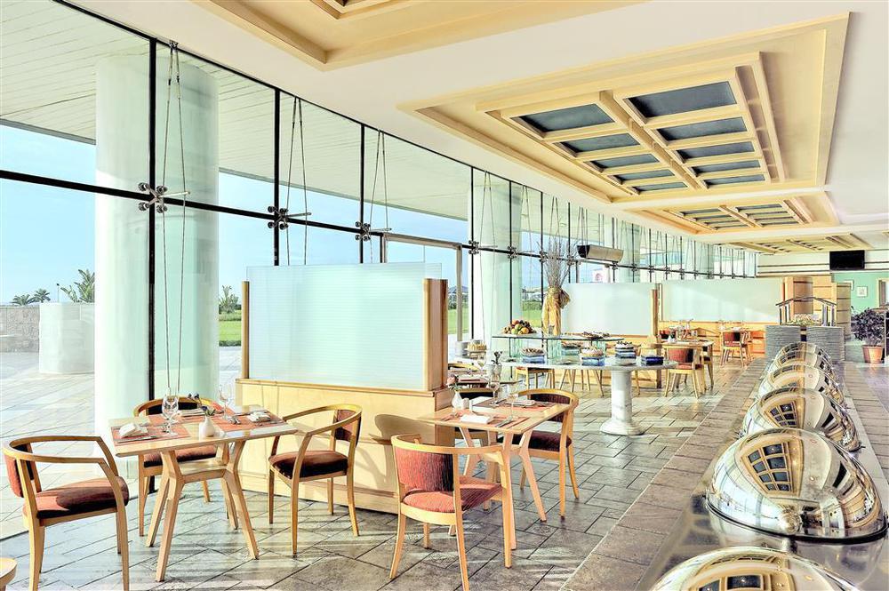 Sheraton Club Des Pins Resort Ресторан фото